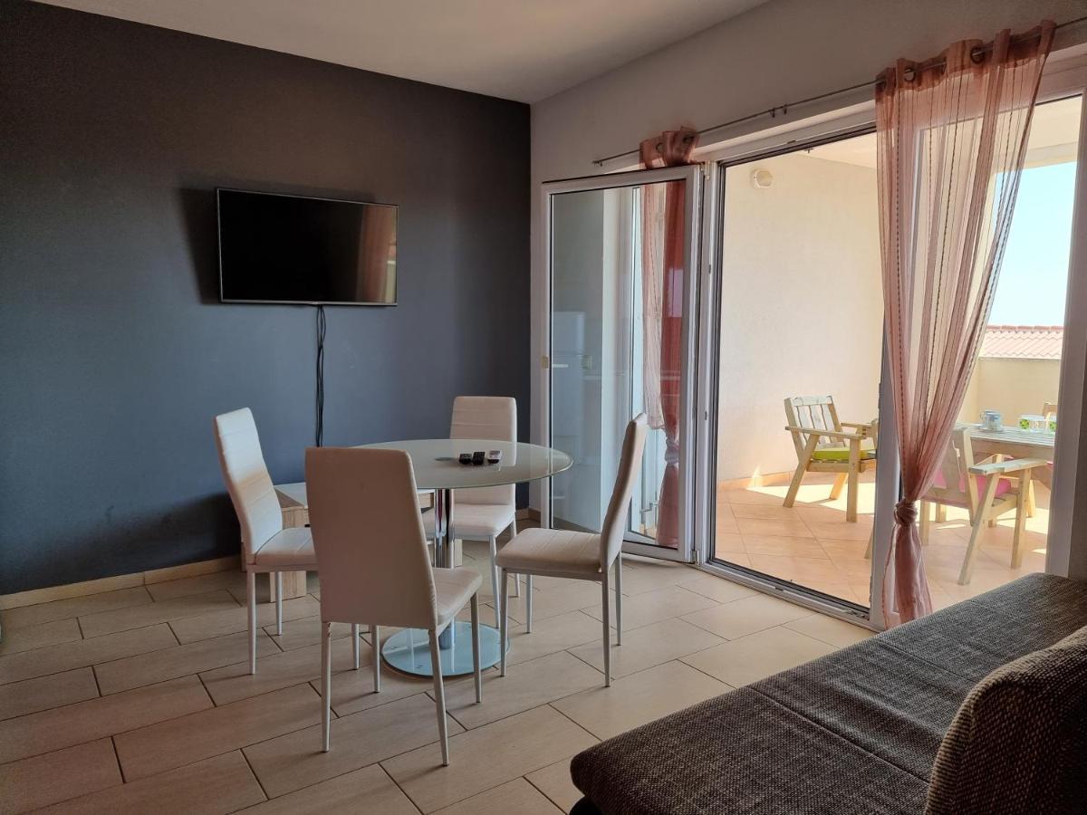 Apartment Wallot Novalja Exterior foto